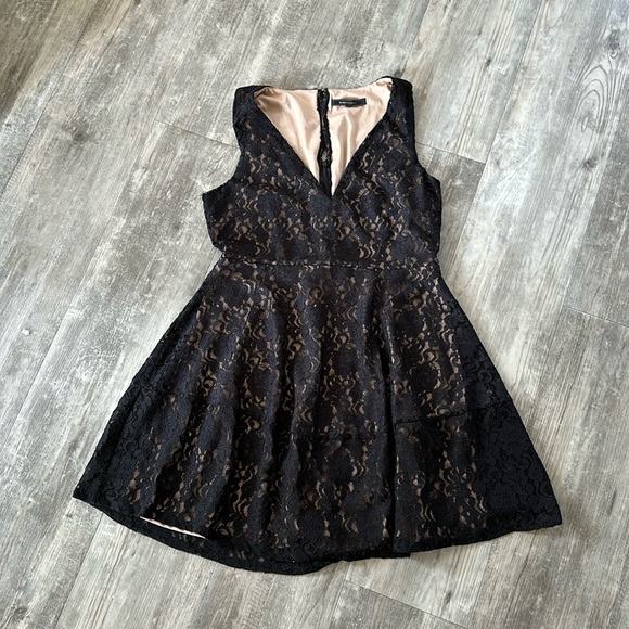 BCBG LACE - Picture 1 of 10